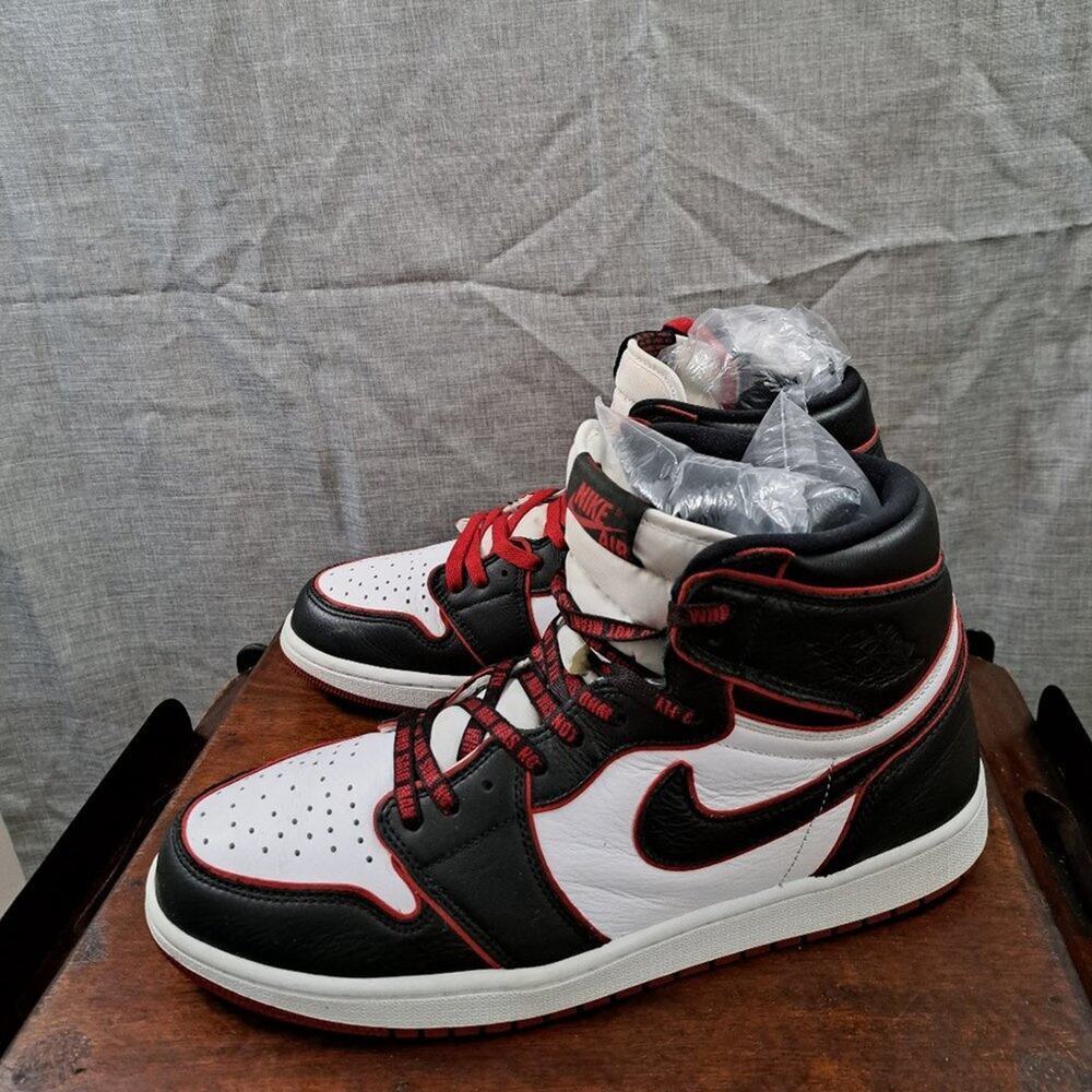 %Nike Air Jordan 1 Retro High OG Bloodline Men's 555088-062 Sz 13 / AJ22